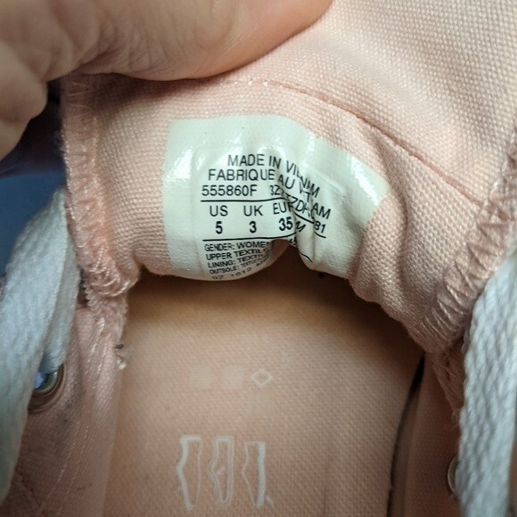 Converse All Stars low top blush pink sneakers - padded upper - women's size 5 - Picture 6 of 7